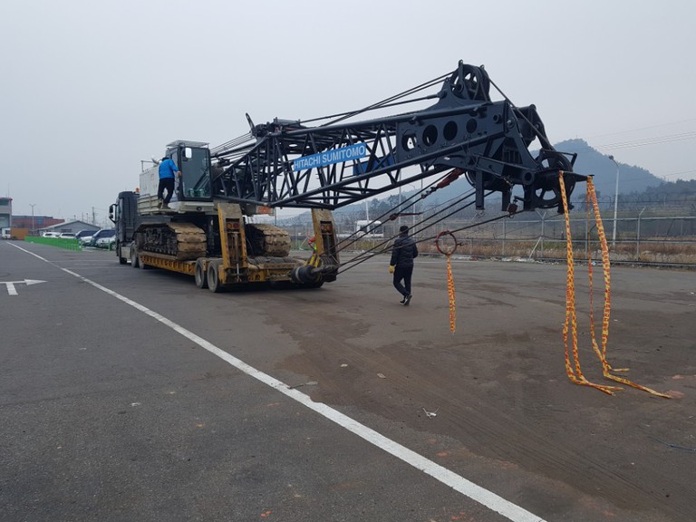 앵글 크레인 100톤 운송사진(2장)