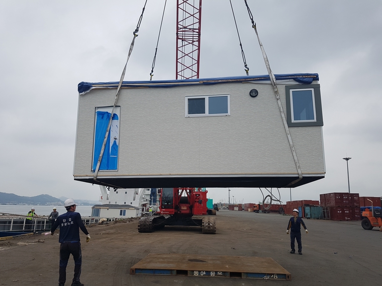 방갈로주택 선적 사진(3장)