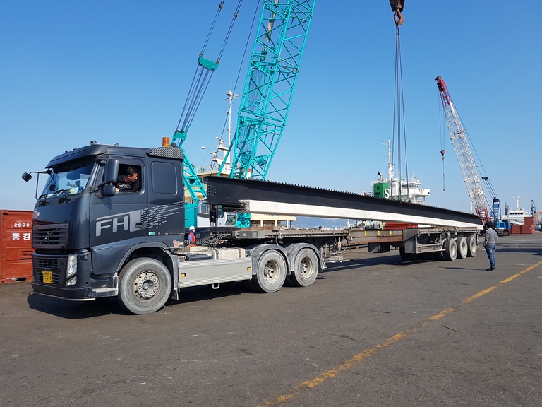 교량 정모멘트 작업 사진(6장)