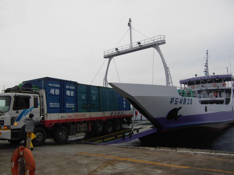 우도선박에 차량선적