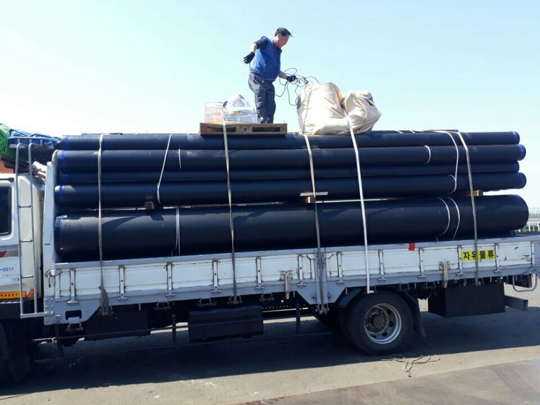 PE관 운송사진(2장)