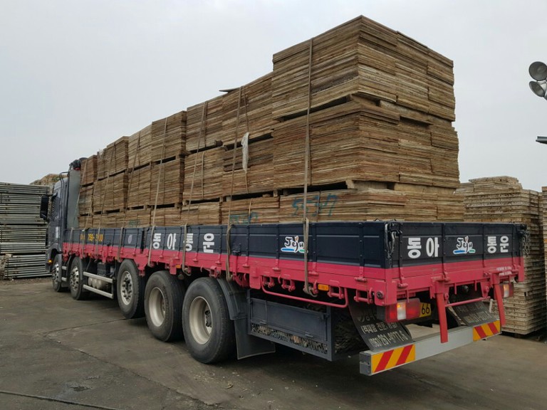 폐합판 운송사진(1장)